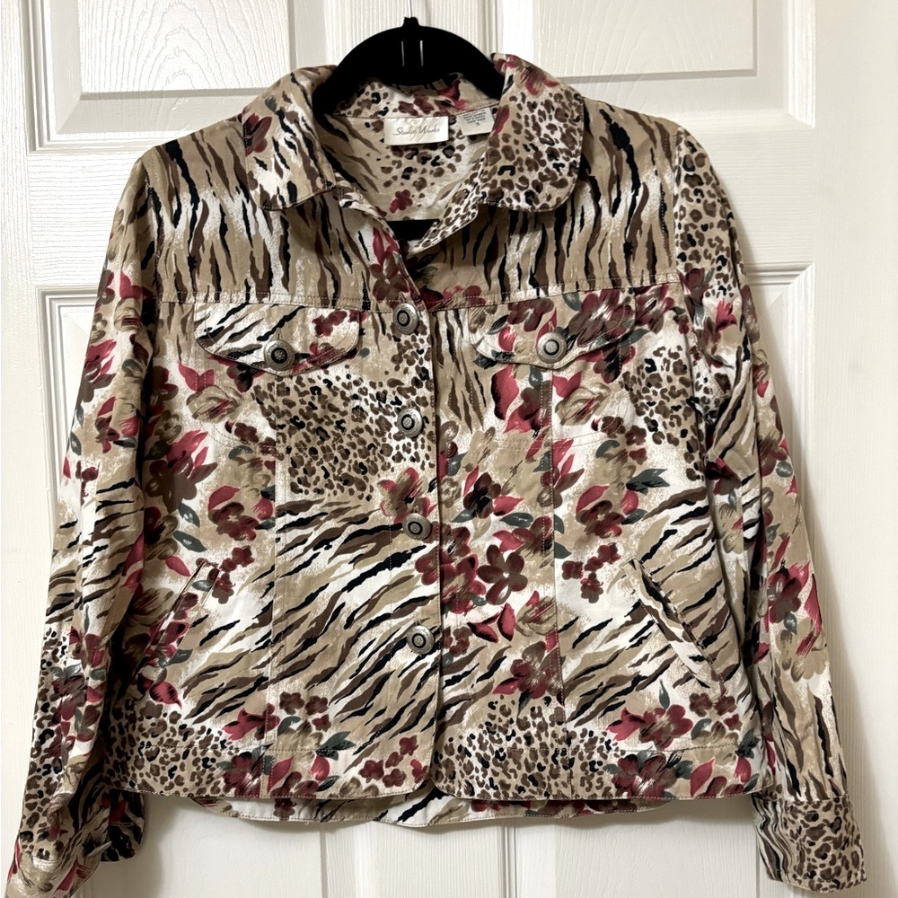 100% cotton jacket. Metal button, 4 pockets. Like new, no visible wear